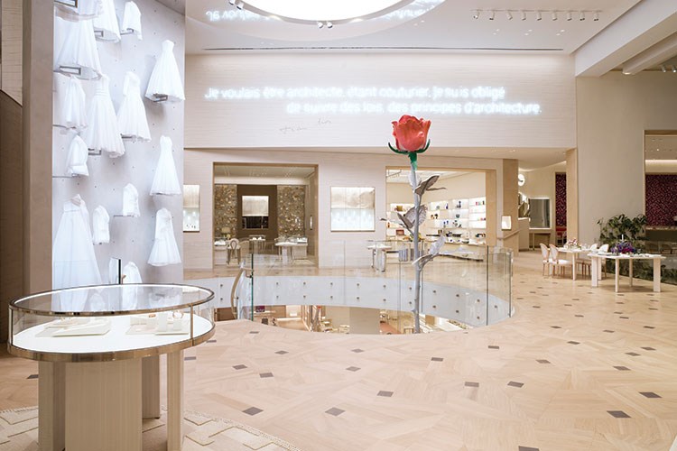 Dior zarafeti yeniden evinde: 30 Montaigne