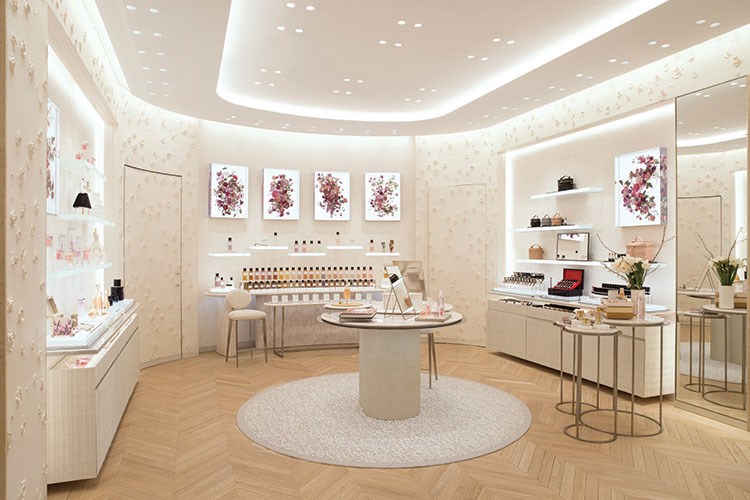 Dior zarafeti yeniden evinde: 30 Montaigne