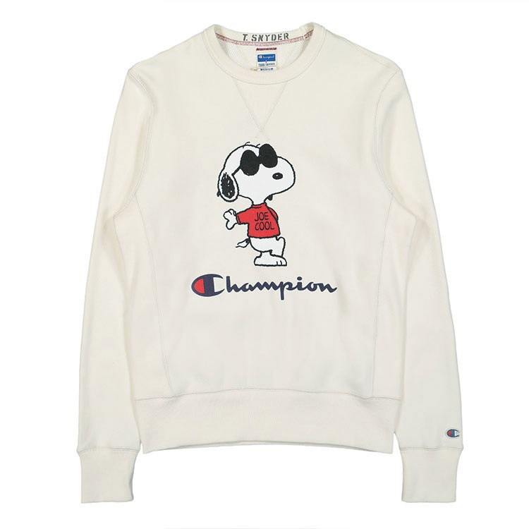 Snoopy, Champion erkeklerinin kıyafetlerini süslüyor 