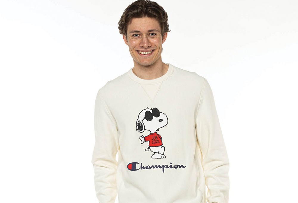Snoopy, Champion erkeklerinin kıyafetlerini süslüyor 