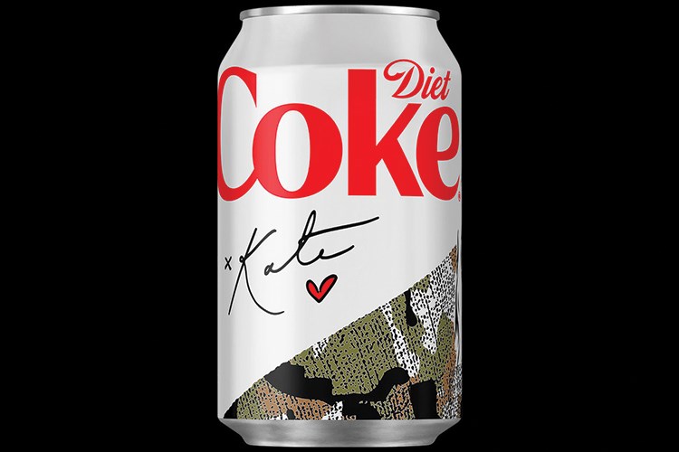Kate Moss, Diet Coke için dört yeni kutu tasarladı