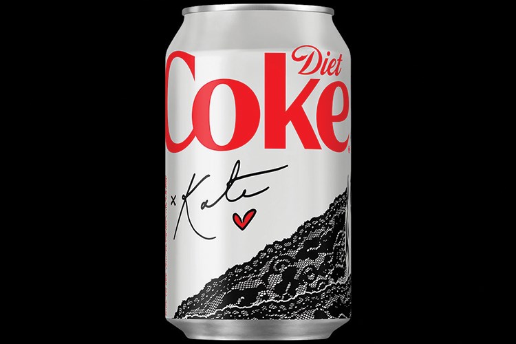 Kate Moss, Diet Coke için dört yeni kutu tasarladı