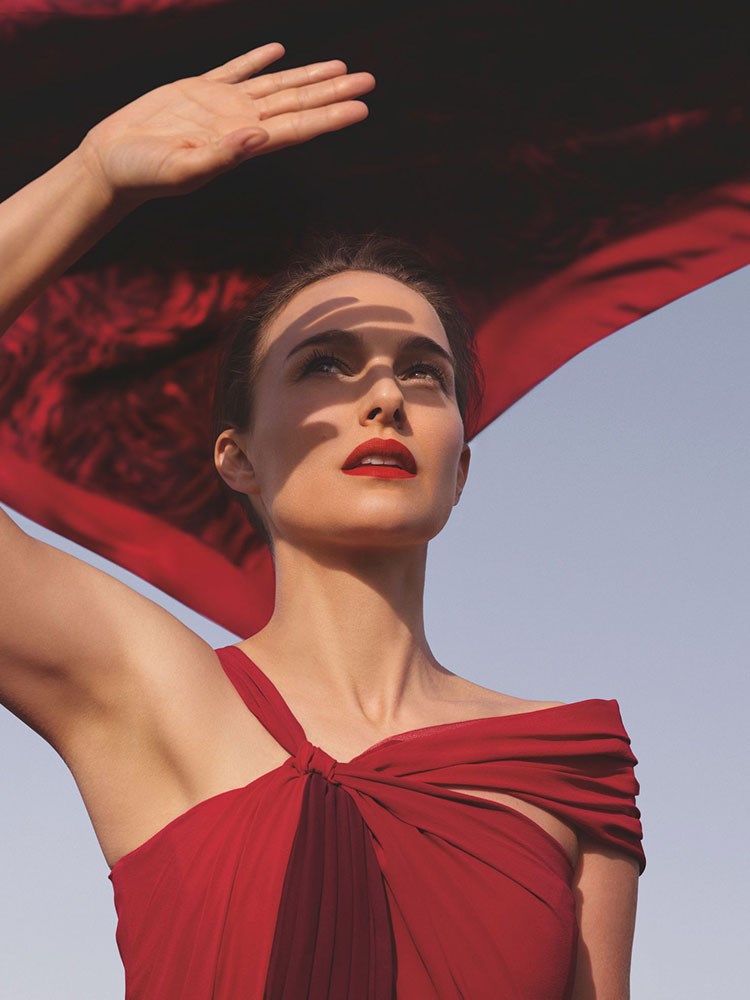 Dior Forever rujlarını Natalie Portman ve Yara Shahidi tanıtıyor