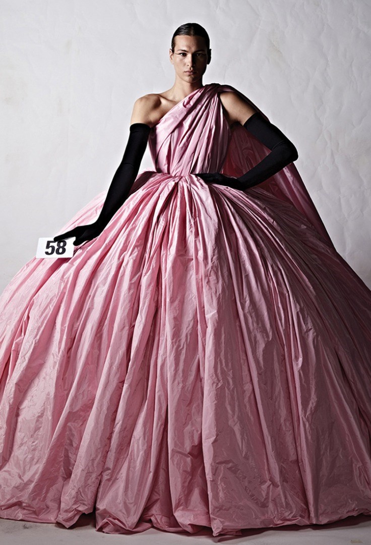 Balenciaga’nın 51. couture koleksiyonunu yıldızlar tanıttı