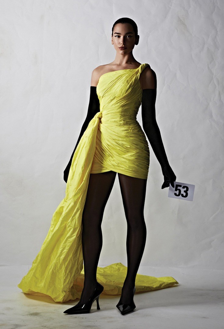 Balenciaga’nın 51. couture koleksiyonunu yıldızlar tanıttı