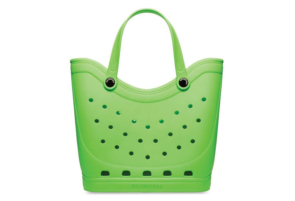 Crocs x Balenciaga’dan alışveriş ve telefon çantaları geliyor