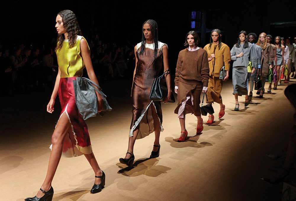 Prada İlkbahar/Yaz 2022 Kadın Giyim Koleksiyonu, Milano Moda Haftası’nda görücüye çıktı