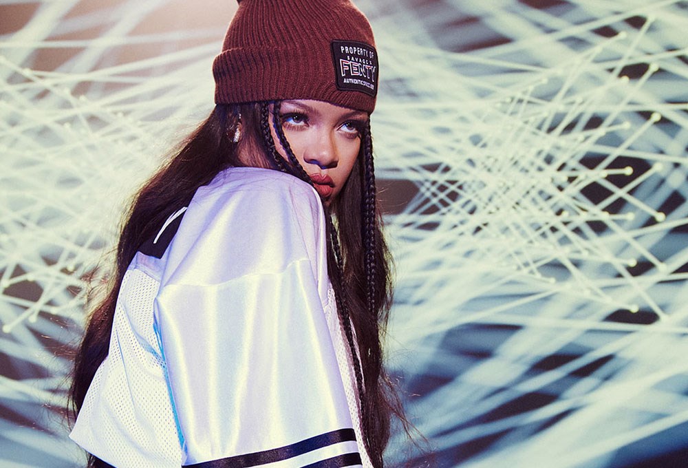 Rihanna, Savage X Fenty’nin yeni koleksiyonunda Amerikan futbolundan ilham alıyor