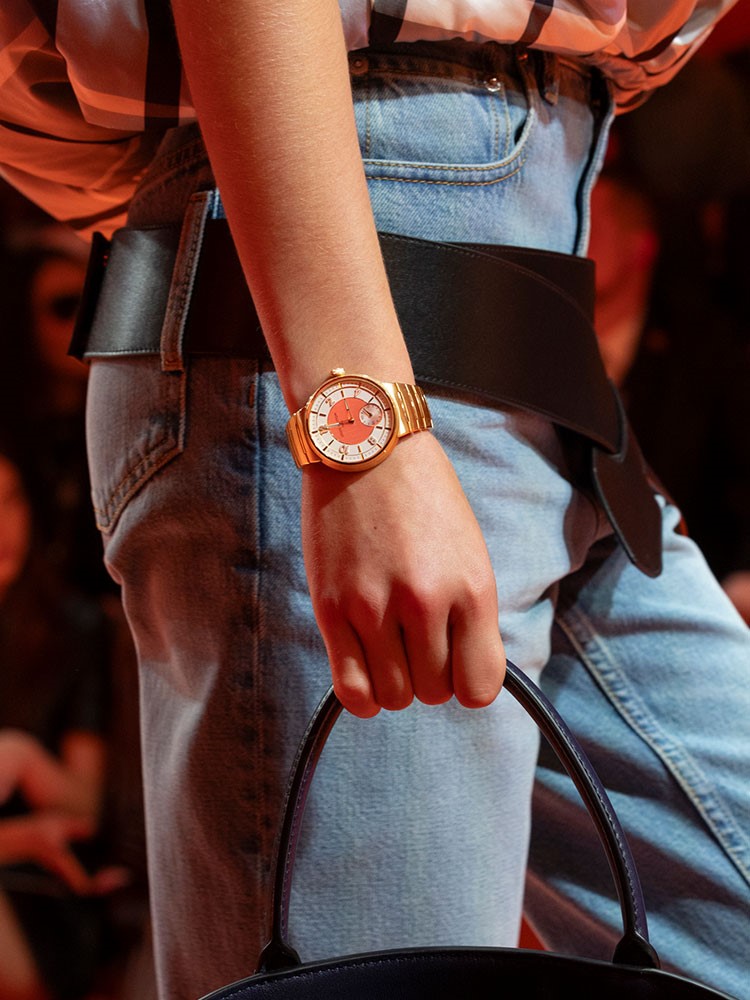 Louis Vuitton Tambour saatin yeni versiyonları İlkbahar-Yaz 2024 defilesinde tanıtıldı