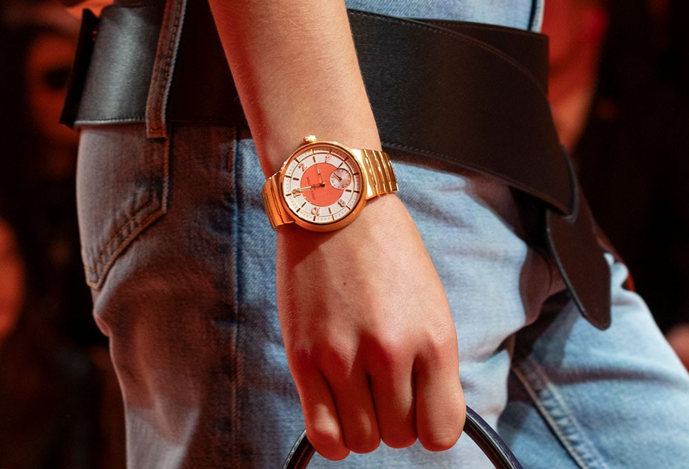 Louis Vuitton Tambour saatin yeni versiyonları İlkbahar-Yaz 2024 defilesinde tanıtıldı
