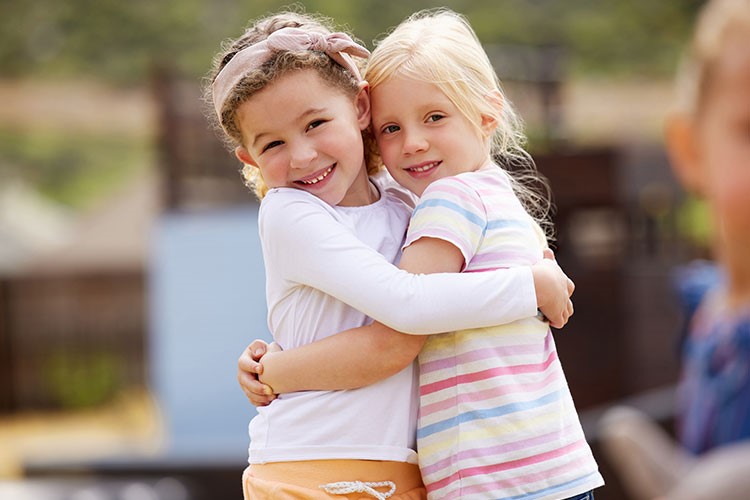 Çocuğunuzun arkadaş edinebilmesine yardımcı olacak 7 ipucu