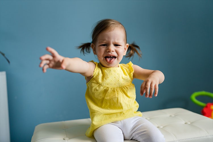 Öfke nöbeti geçiren çocuğa nasıl tepki verilmeli?