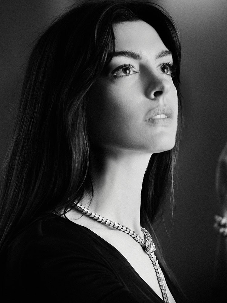 Bulgari yılbaşı kampanyasının yıldızı Anne Hathaway