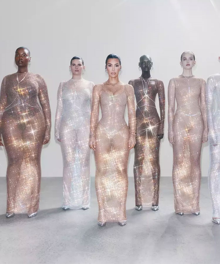 Kim Kardashian'ın markası Skims'in Swarovski iş birliğiyle çıkardığı koleksiyon pırıl pırıl parlıyor