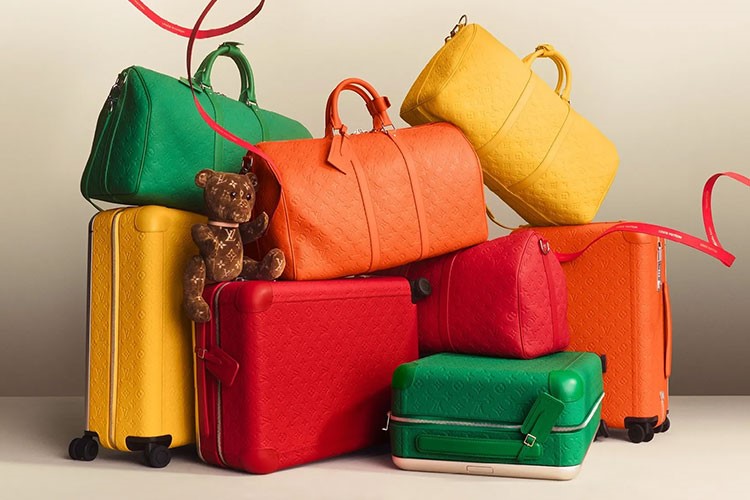 Louis Vuitton'un seyahat koleksiyonu gökkuşağı renklerine büründü