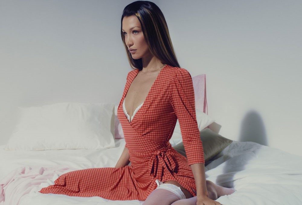 Bella Hadid, kendisi gibi giyinmek isteyenler için koleksiyon hazırladı