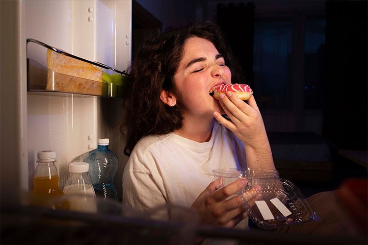 Gece yeme sendromunu fark etmenin ipuçları