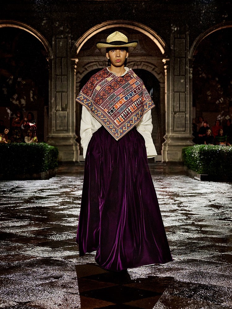 Dior Cruise 2024 koleksiyonunun ilham kaynağı Frida Kahlo