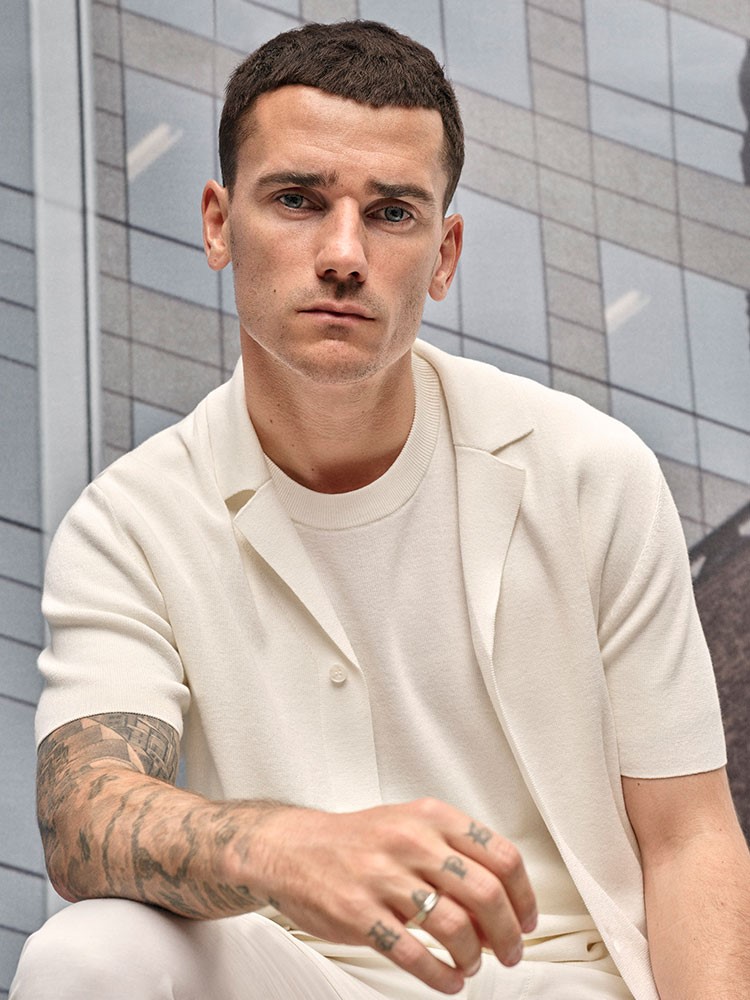Fransız futbolcu Antoine Griezmann, yeniden Mango Man’in yüzü oldu