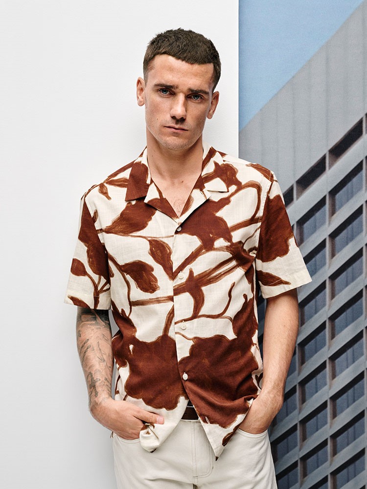 Fransız futbolcu Antoine Griezmann, yeniden Mango Man’in yüzü oldu