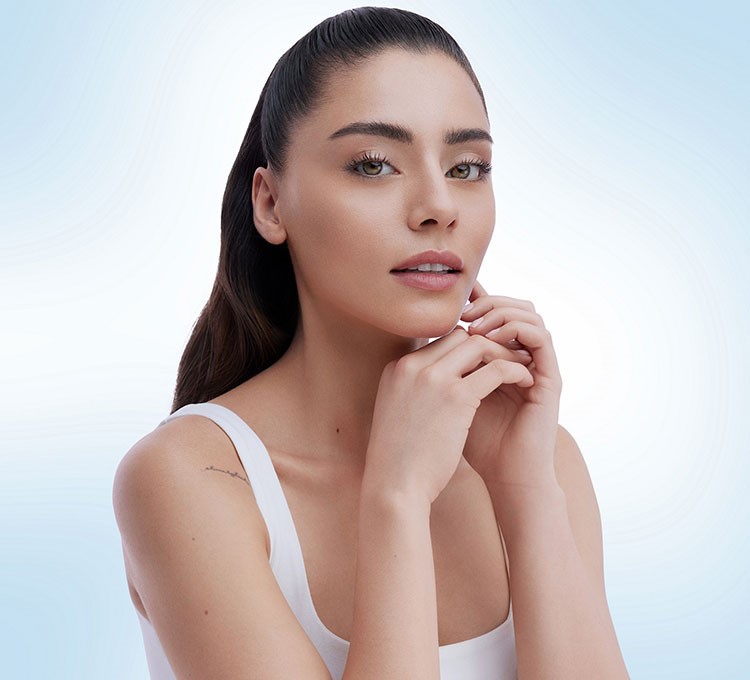 Oyuncu Sıla Türkoğlu, Pure Beauty’nin marka yüzü oldu