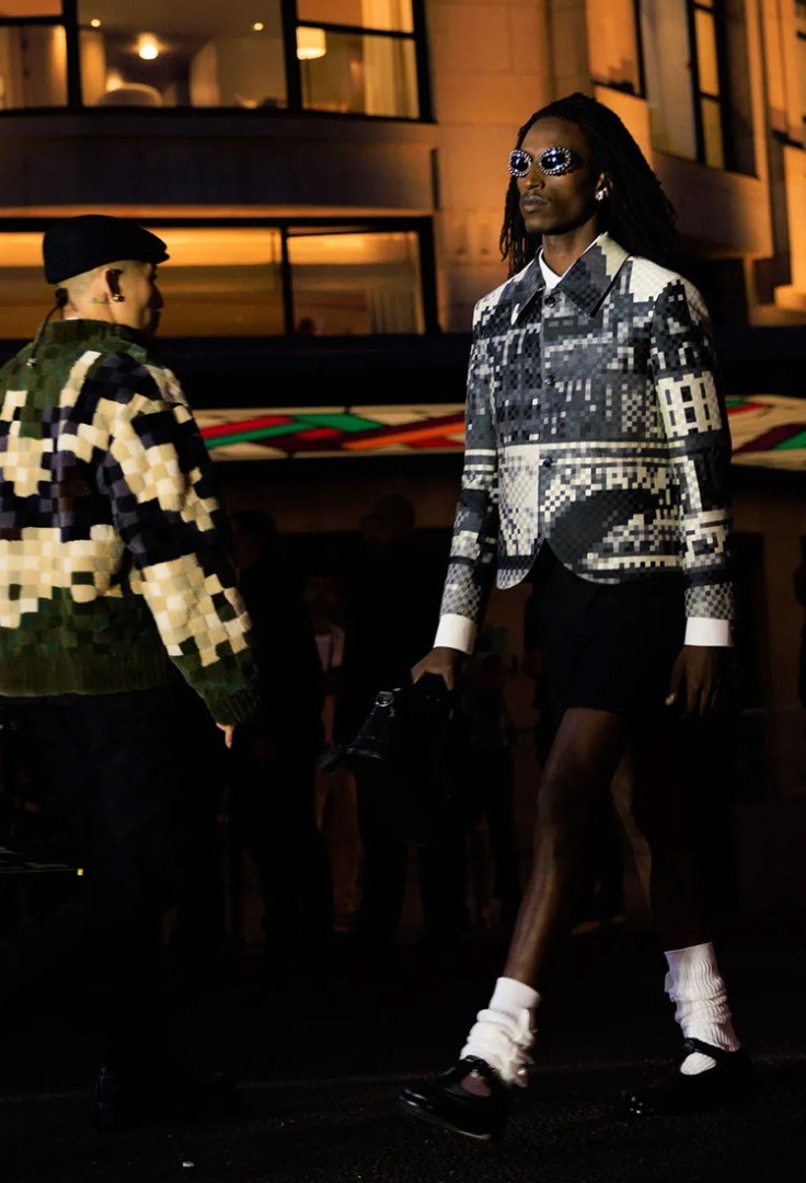 Pharrell Williams, Louis Vuitton için hazırladığı ilk koleksiyonda ‘Sevgi, barış ve neşe’ mesajı verdi