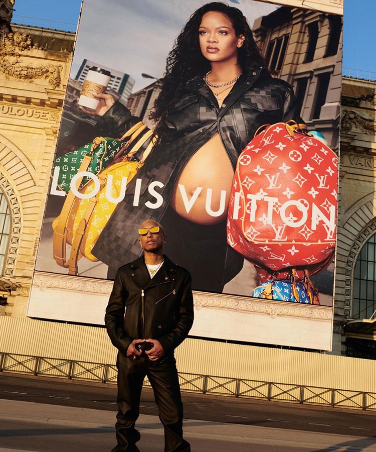 Pharrell Williams’ın ilk Louis Vuitton kampanyasının yıldızı karnı burnunda Rihanna