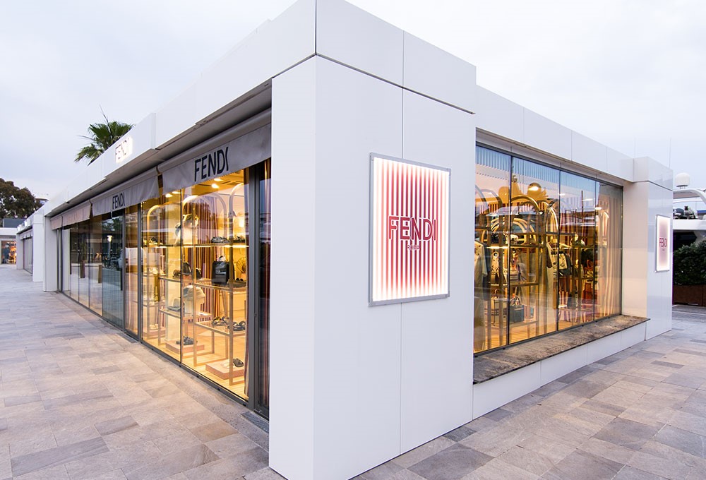 Fendi en yeni yaz butiğini Ibiza'da açtı