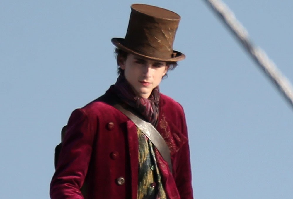 Timothée Chalamet, Willy Wonka rolünde bol bol dans edip şarkı söylüyor