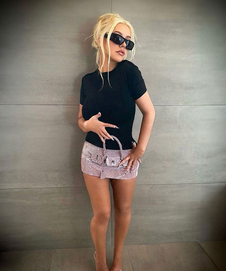 Christina Aguilera, Hermes Birkin çantayı etek olarak giydi!