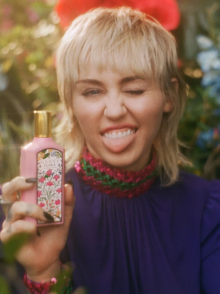 Gucci’nin yeni ‘Flora Gorgeous Magnolia’ kokusunun yüzü Miley Cyrus oldu