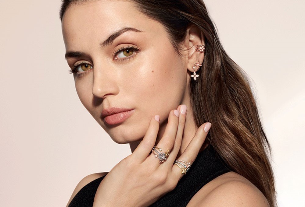 Ana de Armas, Louis Vuitton Idylle Blossom kampanyasında göz kamaştırıyor