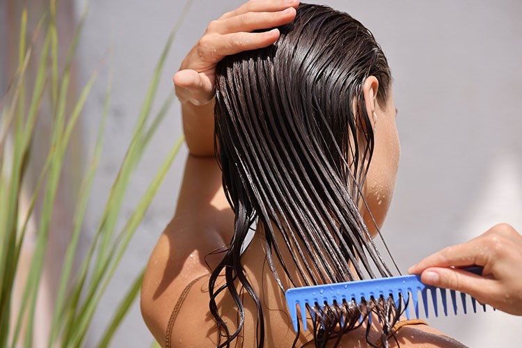 Saçlarımızı yaz güneşinden koruyan 10 etkili önlem