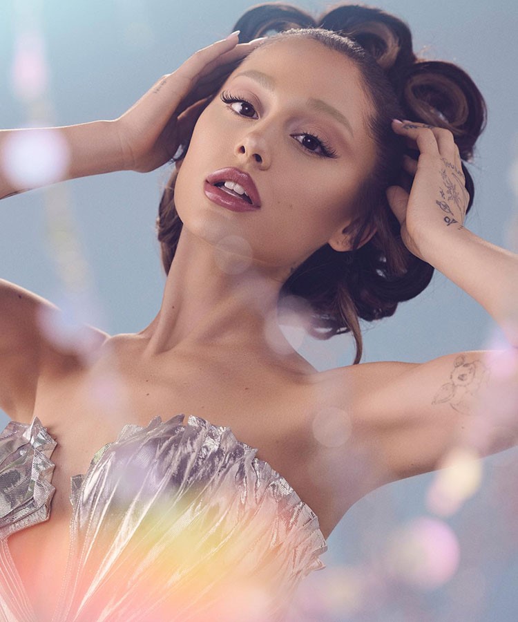Ariana Grande'nin makyaj markası r.e.m.’den 60 farklı tonda fondöten 