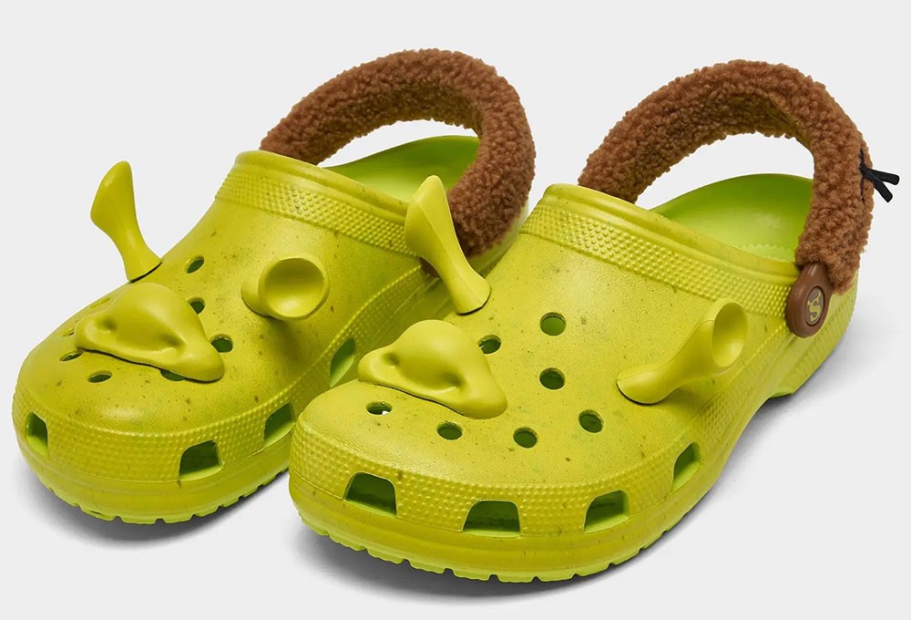 Crocs’un yeni Shrek terlikleriyle canavar adımları atmaya hazır olun