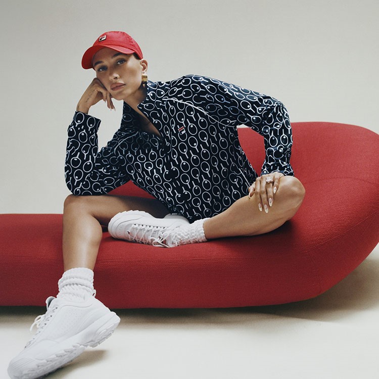 FILA’nın F-Box logosunun 50. yılını kutladığı koleksiyonu Hailey Bieber tanıtıyor