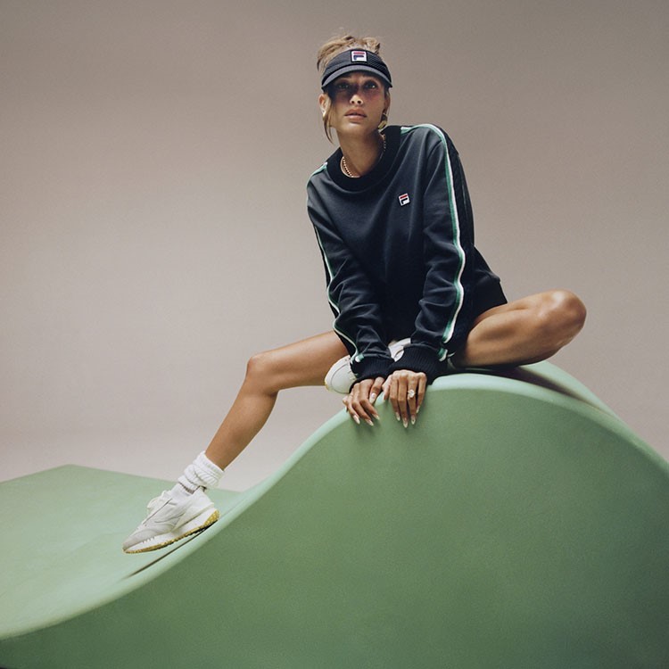 FILA’nın F-Box logosunun 50. yılını kutladığı koleksiyonu Hailey Bieber tanıtıyor