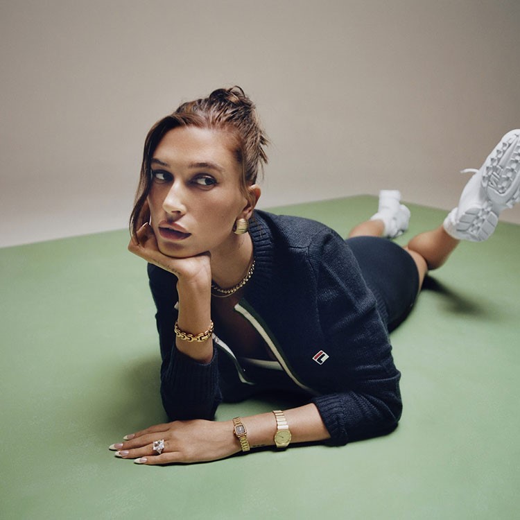 FILA’nın F-Box logosunun 50. yılını kutladığı koleksiyonu Hailey Bieber tanıtıyor