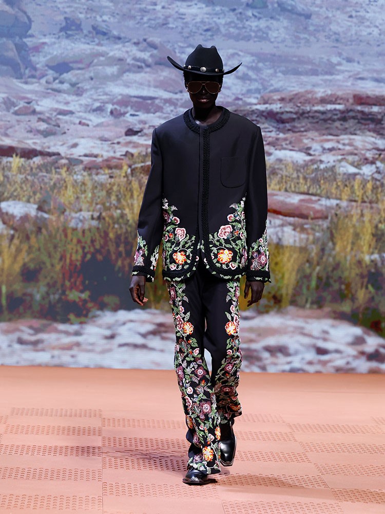 Pharrell Williams, Sonbahar/Kış 2024 koleksiyonuyla Louis Vuitton’un yönünü Amerika’nın batısına çevirdi