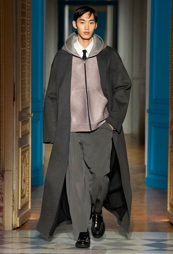 Valentino Erkek Giyim Sonbahar/Kış 2024-2025 koleksiyonu erkek giyiminin kodlarını yeniden yazıyor
