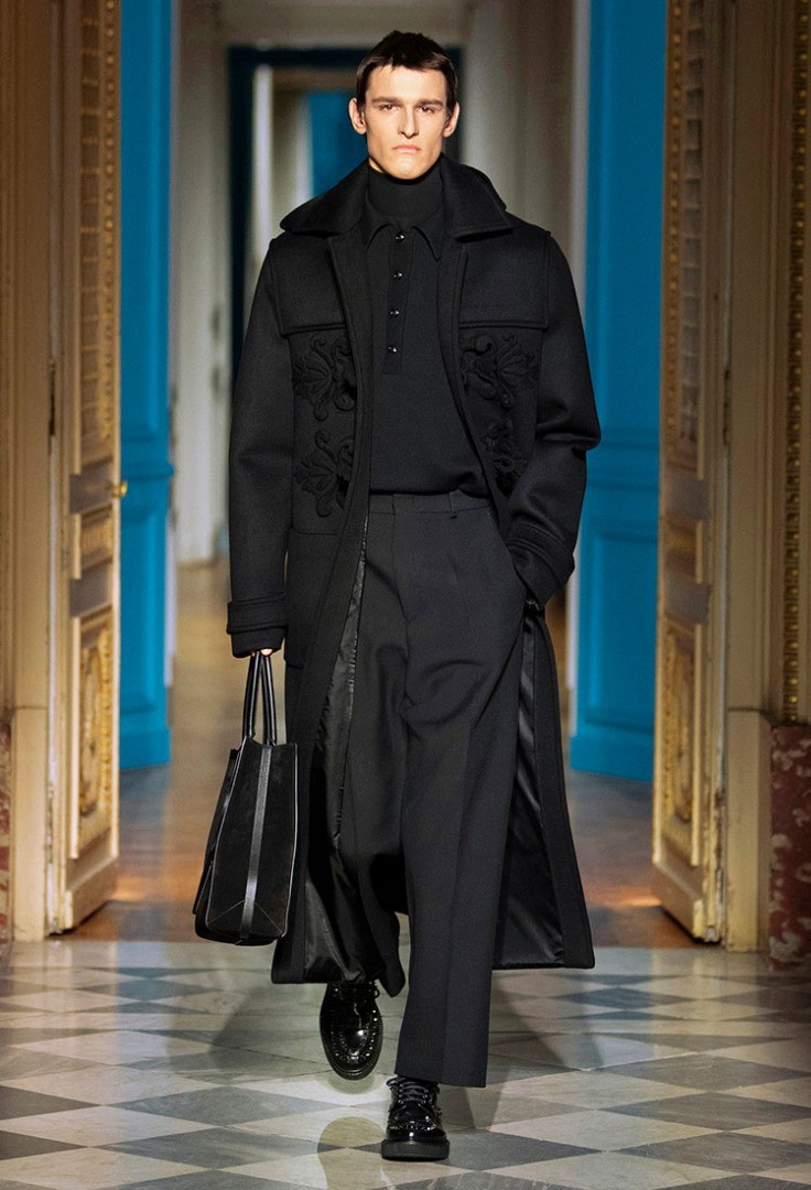 Valentino Erkek Giyim Sonbahar/Kış 2024-2025 koleksiyonu erkek giyiminin kodlarını yeniden yazıyor