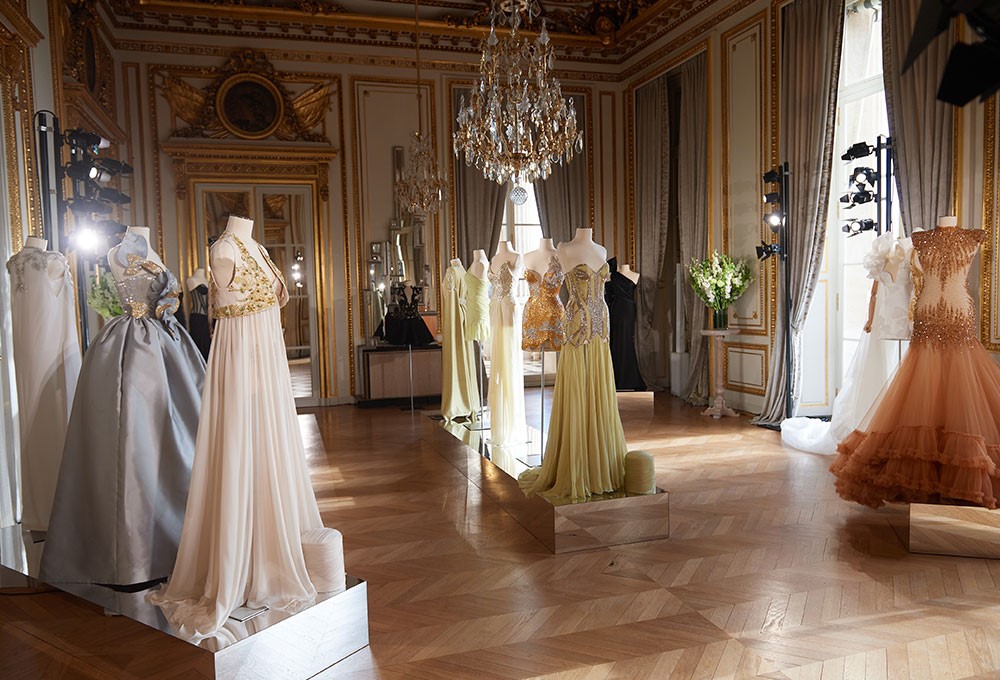 Dilek Hanif, yeni couture koleksiyonu ile geleneksel Türk el sanatlarını Paris’e taşıdı