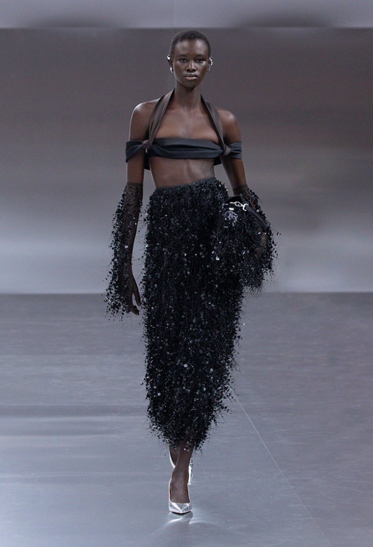 Fendi Couture İlkbahar/Yaz 2024 Koleksiyonu ile geleceğe dönüyor