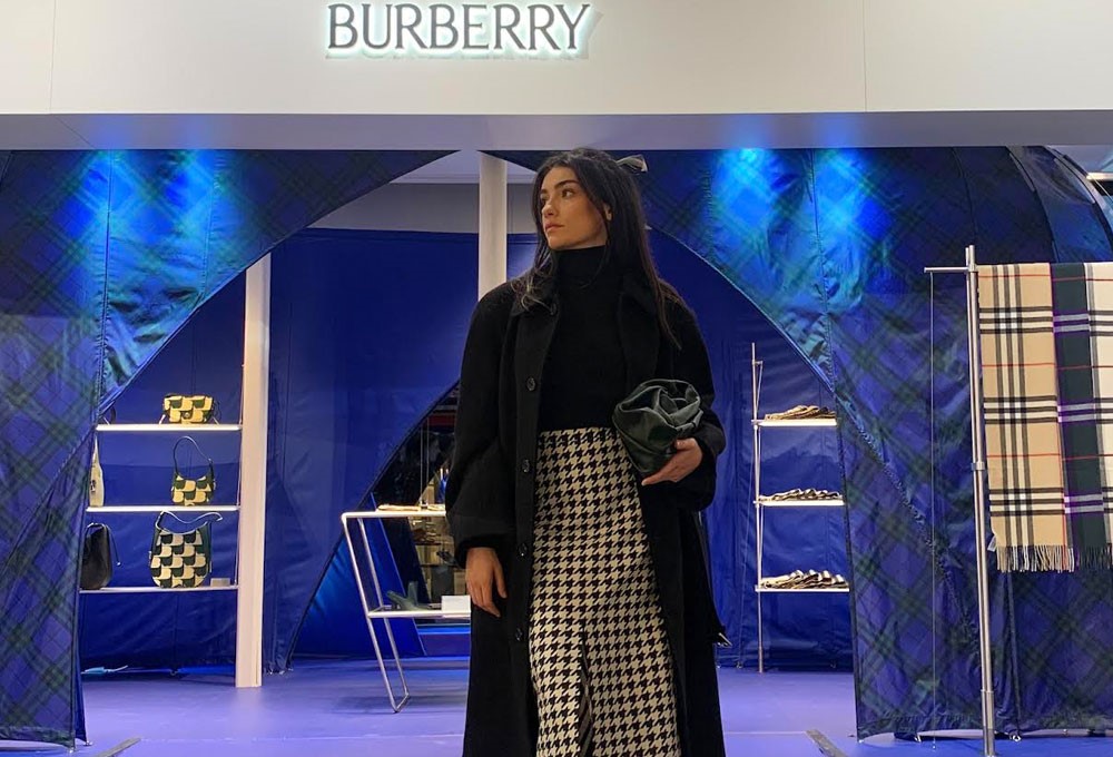 Hazar Ergüçlü, Burberry'nin Londra Harrods'da gerçekleştirdiği özel davete katıldı