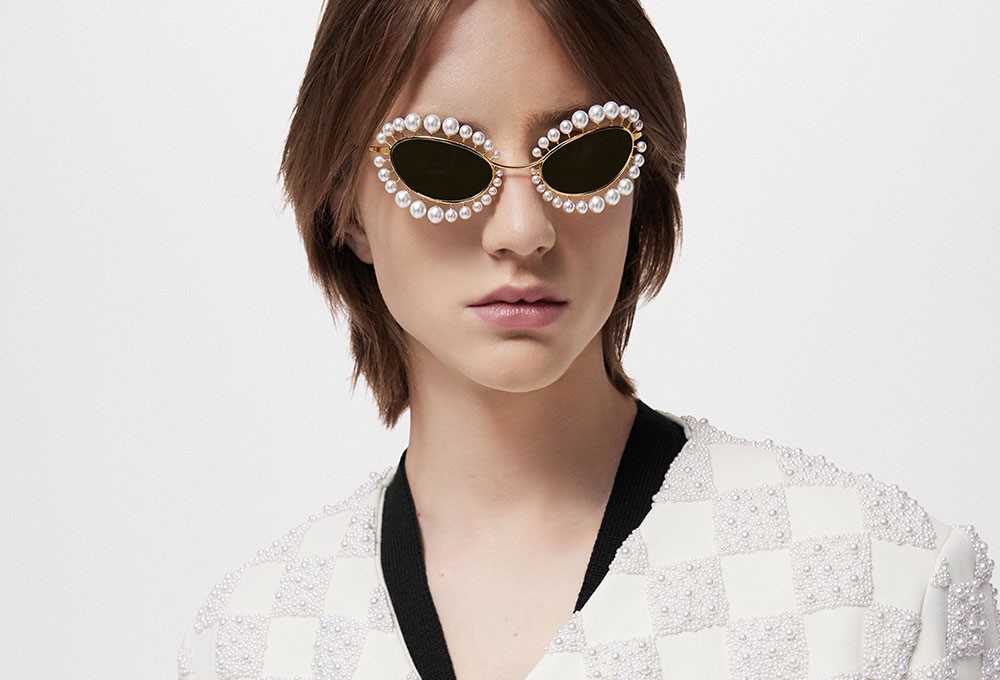 Louis Vuitton’dan erkeklere farklı şıklık önerisi: İncilerle süslenmiş güneş gözlüğü 