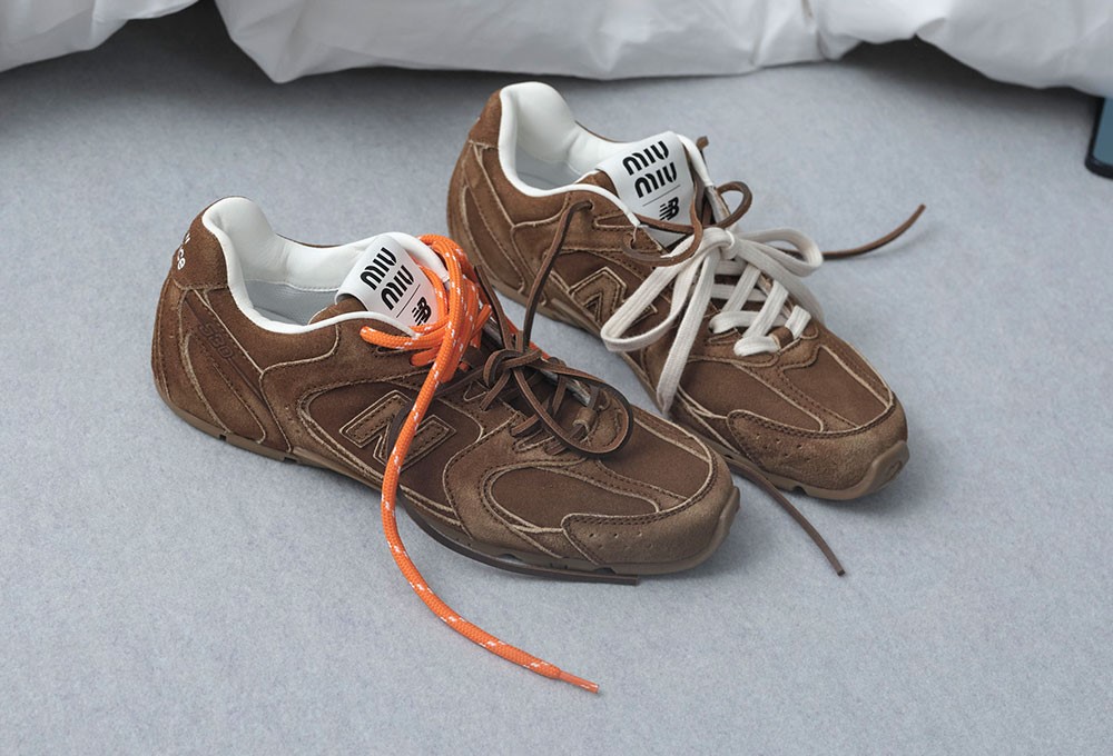 Miu Miu, New Balance 530’u yeniden yorumladı