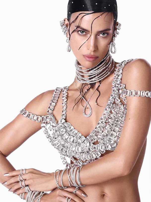 Swarovski’nin deniz altından ilham alan 2024 İlkbahar-Yaz koleksiyonunu top modeller tanıtıyor