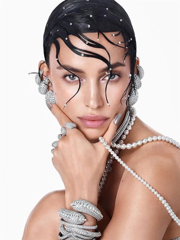 Swarovski’nin deniz altından ilham alan 2024 İlkbahar-Yaz koleksiyonunu top modeller tanıtıyor