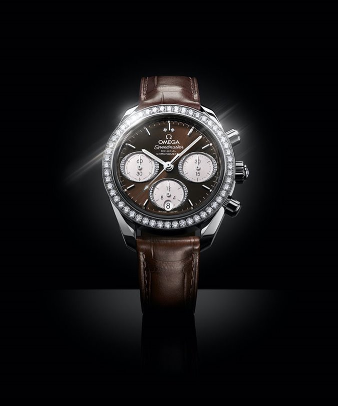 Omega’nın Speedmaster saatini Kaia Gerber tanıtıyor