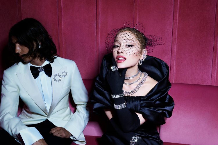  Ariana Grande ve Swarovski 2025 Yılbaşı kampanyasıyla  sizi ‘Rüyalarin Partisi’ne davet ediyor  